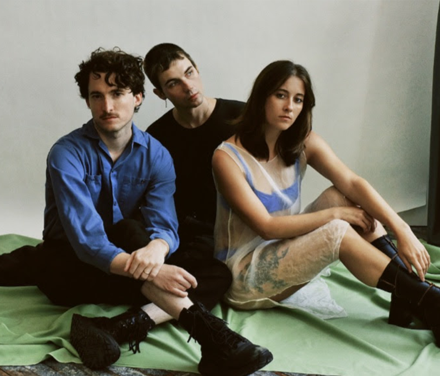 Banda de synth-pop Nation of Language lança o single “Too Much, Enough”