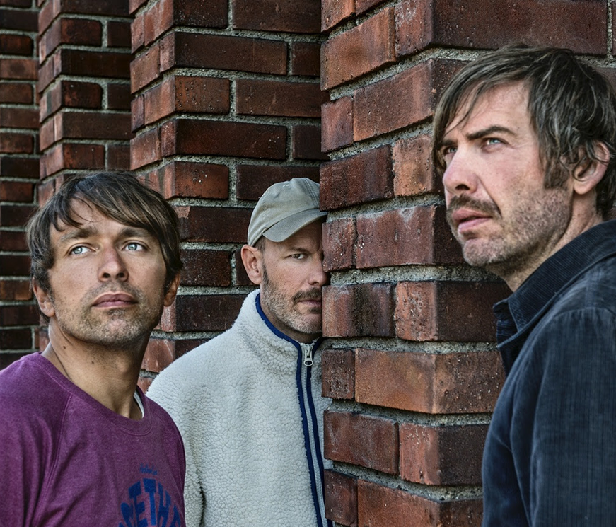 Trio sueco Peter, Bjorn and John toca em São Paulo em novembro