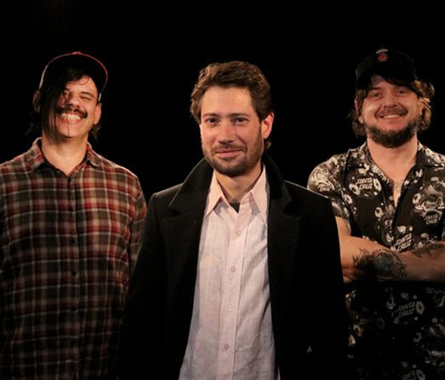 Power trio She is Dead lança álbum “All The Monsters”