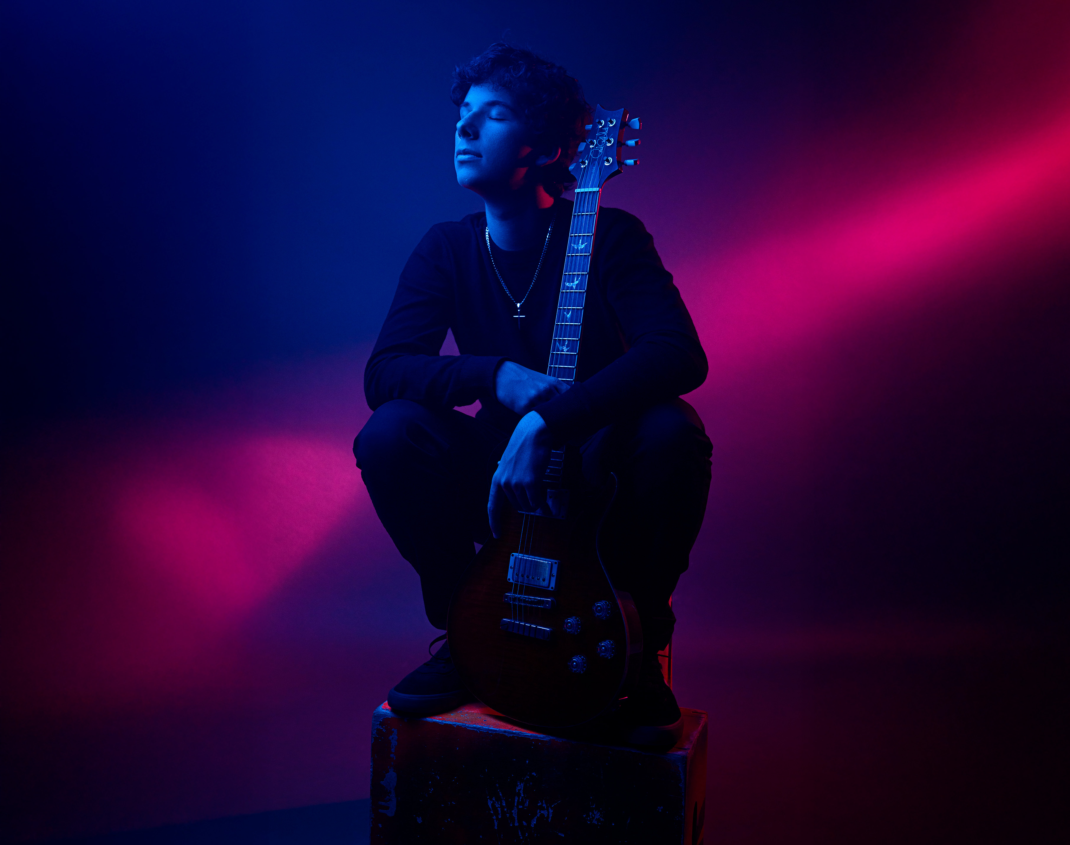 Riffs velozes e som global: guitarrista Daniel Fonseca mostra a faceta da nova geração
