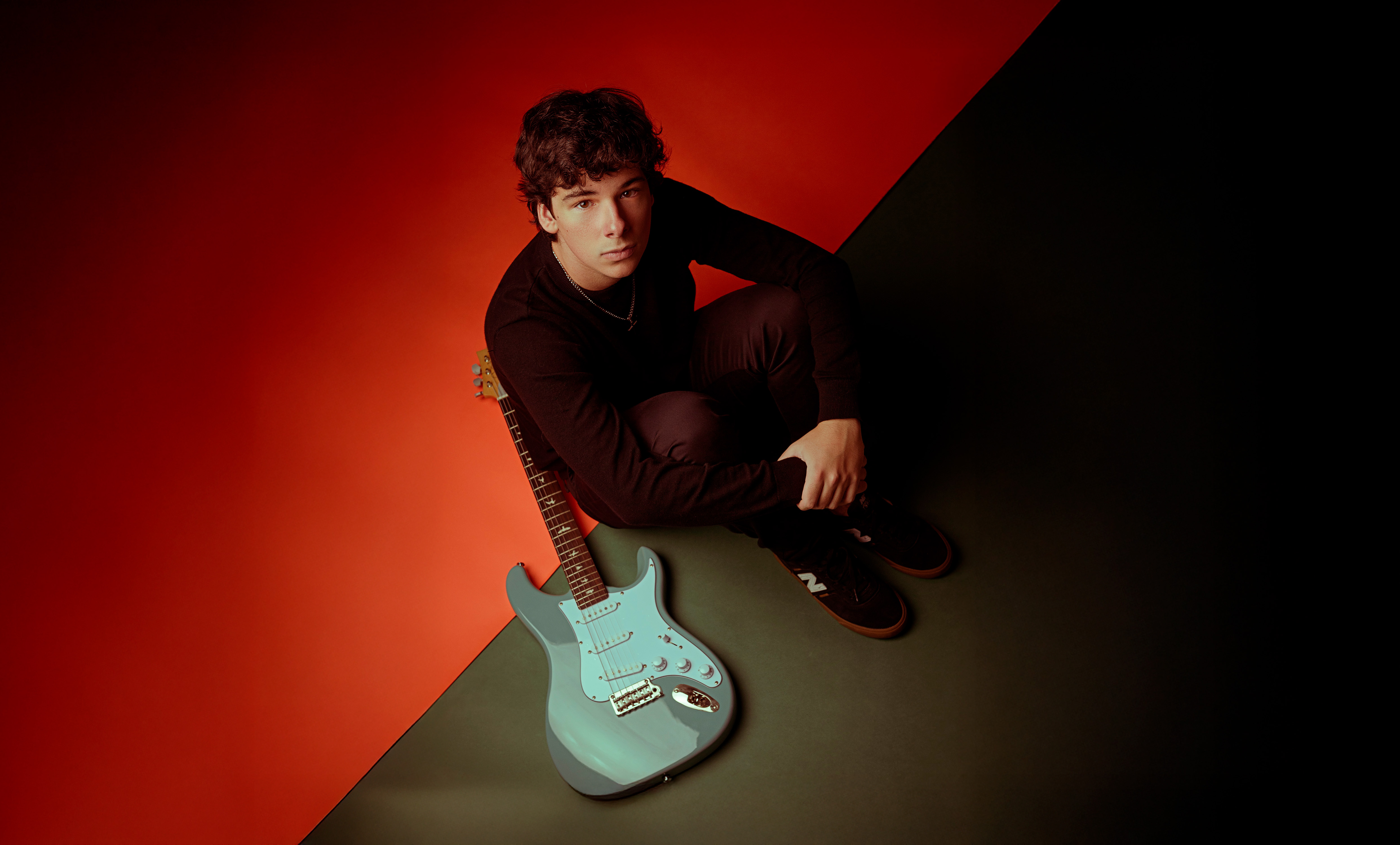 Daniel Fonseca mistura peso e sensibilidade no novo single “Behind the Mask”