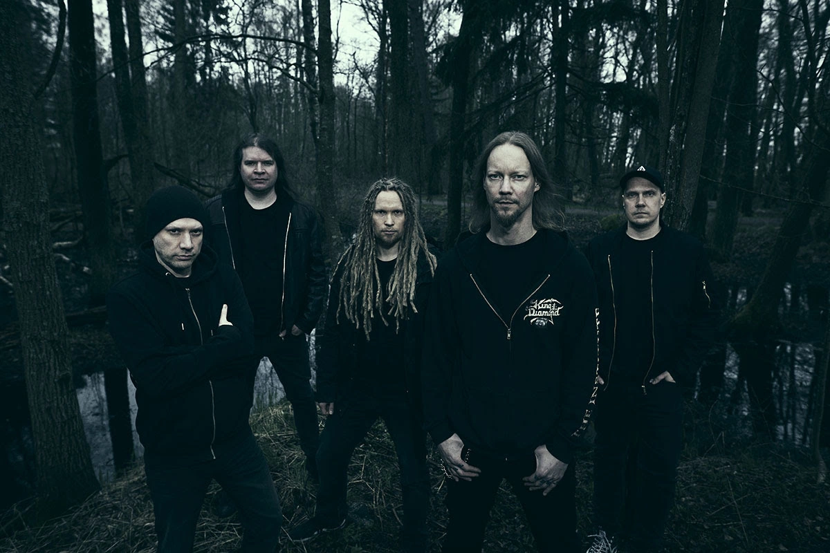 Warmen anuncia novo álbum Band of Brothers e fala sobre fase atual da banda