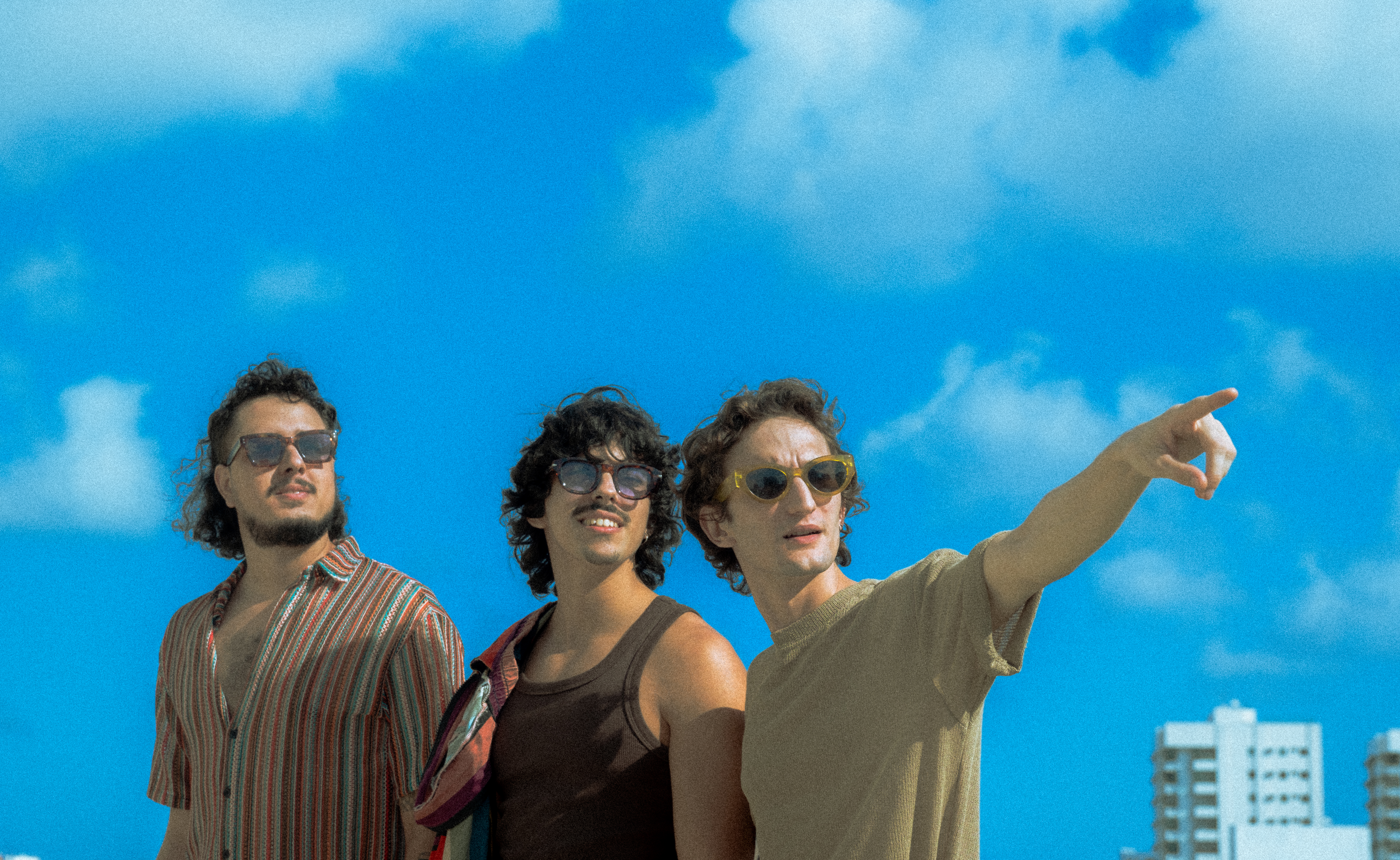 Banda de indie pop Papôla estreia com “Esperando Sentado, Pagando Pra Ver”