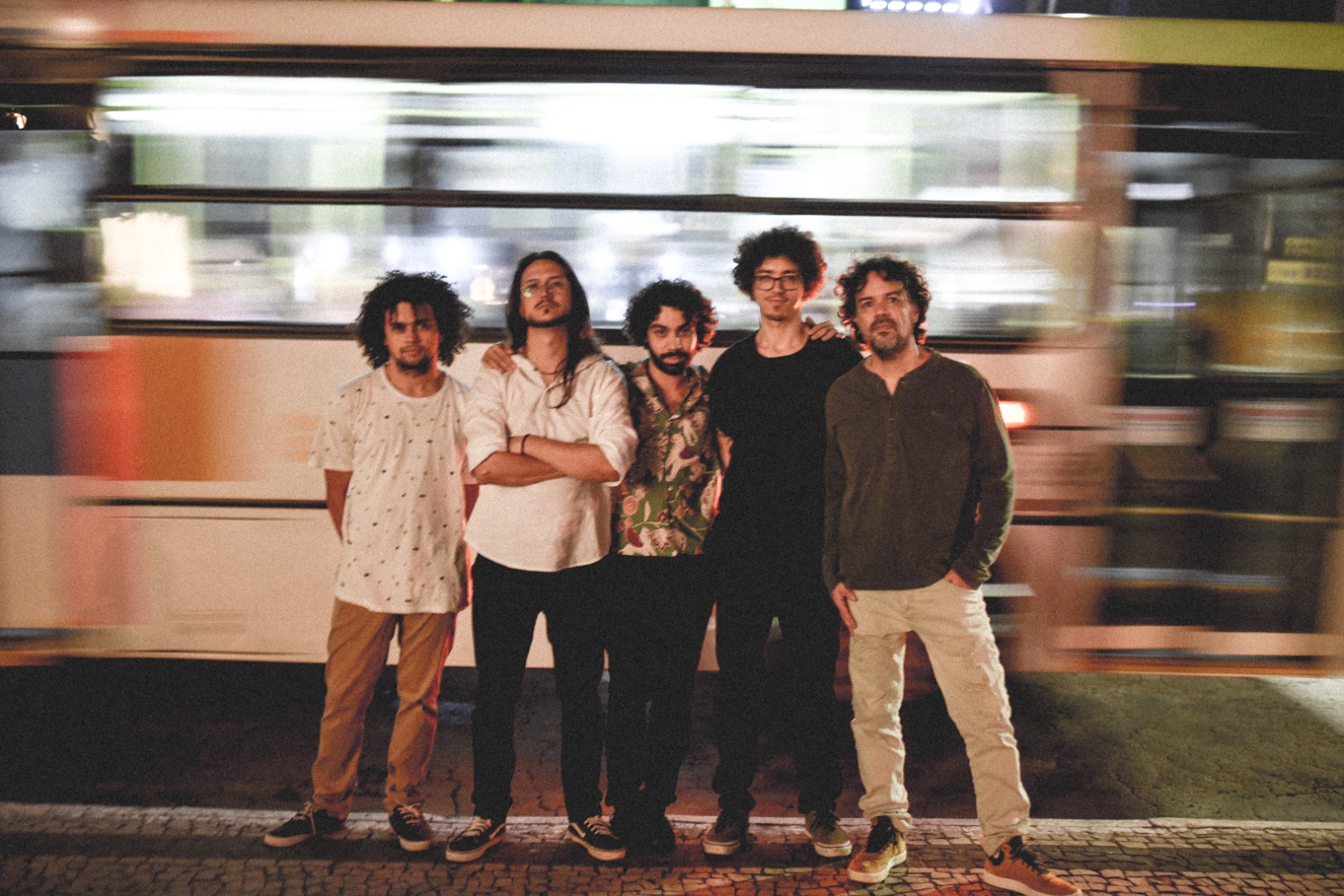 Chá de Gim lança “Demita seu patrão”, single que critica o mundo do trabalho