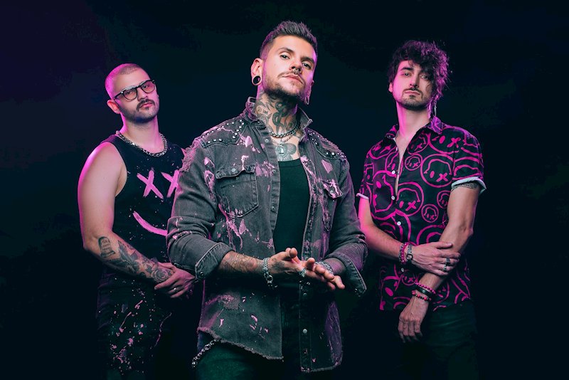 Electric Mob anuncia edição deluxe digital de 2 Make U Cry & Dance para julho