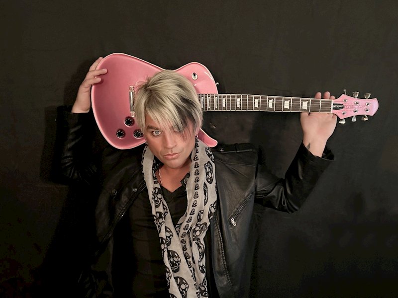 Paul Laine anuncia novo álbum “The Long Road Back” e lança o single “Love Me or Leave Me”
