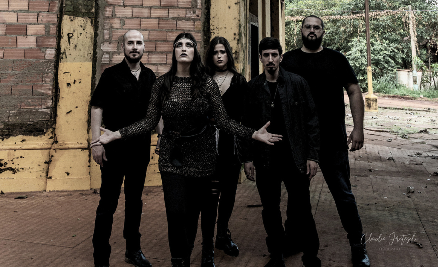 Santa Cora explora a relação entre humanidade e natureza no novo álbum The Breath of Living Earth
